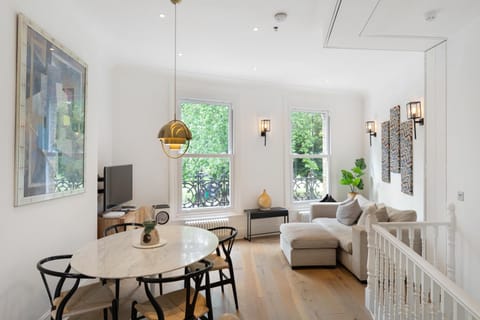 TV and multimedia, Living room, Seating area, Dining area