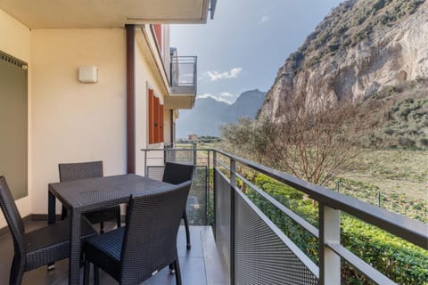 Spring, Day, Natural landscape, View (from property/room), Balcony/Terrace, Dining area, Mountain view