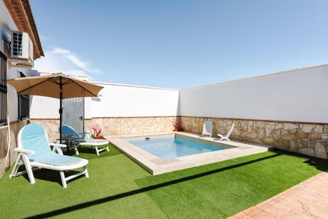 Property building, Balcony/Terrace, Living room, Swimming pool