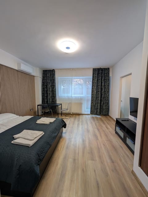 Communal lounge/ TV room, Bed, TV and multimedia, Photo of the whole room, Bedroom