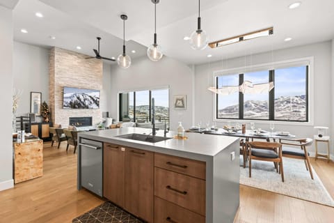 Luxury Lakeview Retreat A Jordanelle Gem in Hideout, Utah House in Hideout