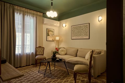 Living room, Seating area, air conditioner