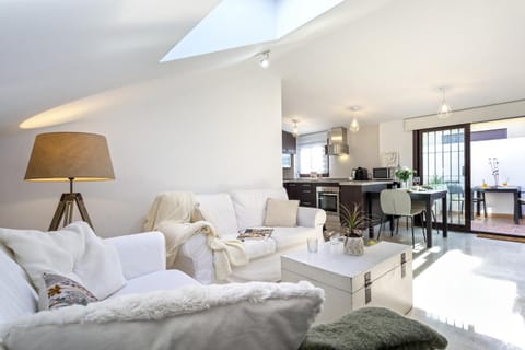 Communal lounge/ TV room, Living room