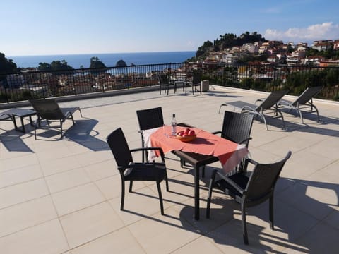 Balcony/Terrace, Seating area, Dining area, City view, Sea view