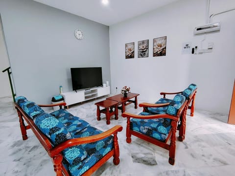 Communal lounge/ TV room, TV and multimedia, Living room