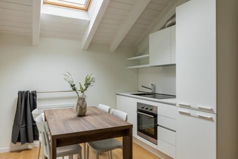 Kitchen or kitchenette, Dining area, dishwasher, oven, stove
