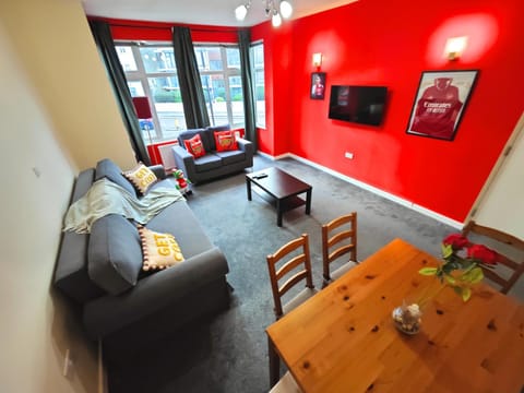 Communal lounge/ TV room, TV and multimedia, Living room, Seating area, Dining area