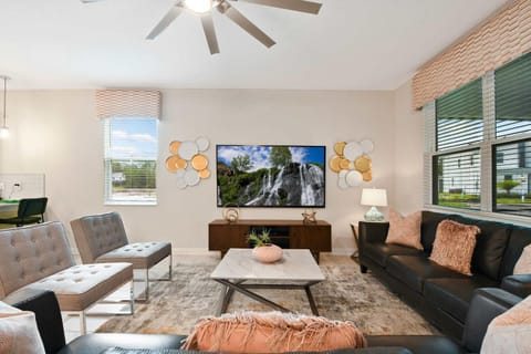 9 Bed Home Themed Rooms Pool Storey Lake House in Kissimmee