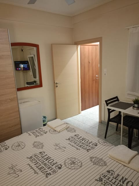 Bed, Photo of the whole room, Dining area, Bedroom, minibar, wardrobe