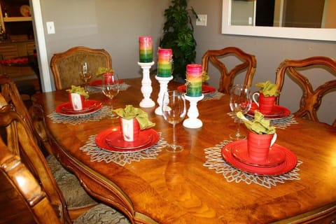 Cozy, Relaxing 4-Bedroom House in Forest Park House in Forest Park