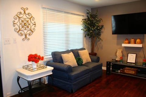 Cozy, Relaxing 4-Bedroom House in Forest Park House in Forest Park