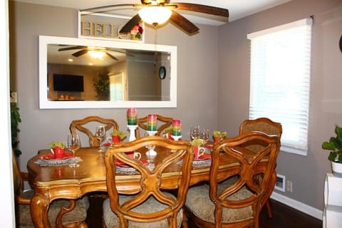 Cozy, Relaxing 4-Bedroom House in Forest Park House in Forest Park