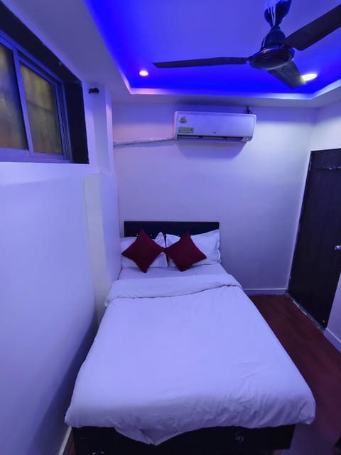 Bedroom, air conditioner
