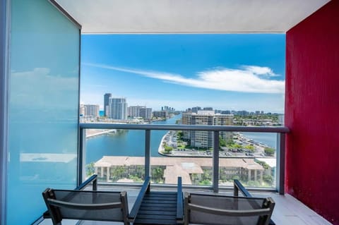 Stunning 30th-Floor Studio at Beachwalk Resort Apartment in Hallandale Beach