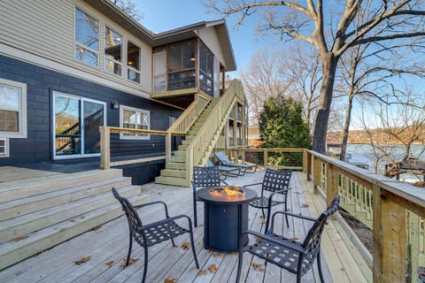 Lakefront Retreat with Game Room in Bella Vista! House in Bella Vista