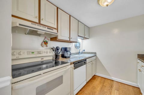 Grand 2-Bedroom Condo in Myrtle Beach! Sleeps 8! House in Myrtle Beach