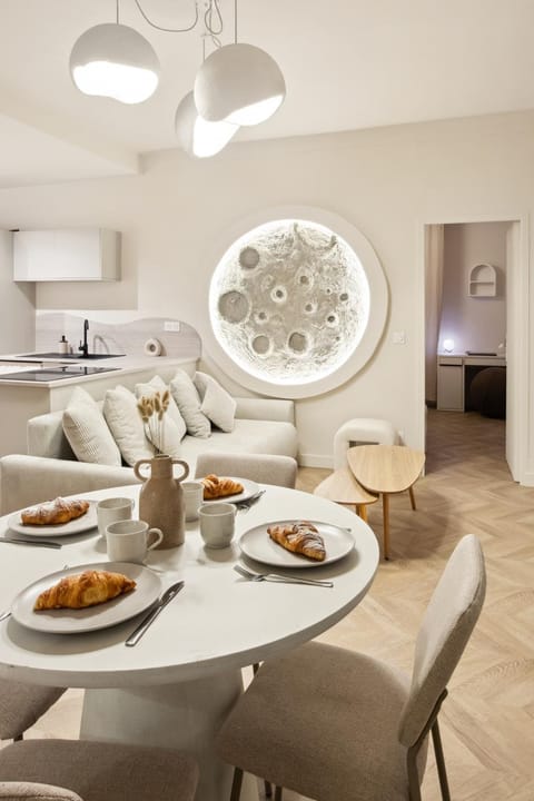 Seating area, Dining area