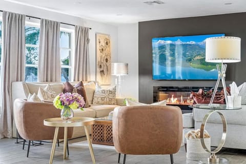 Heated Pool - Minutes to Beach - Outside Bar - Perfect for Family House in East Naples