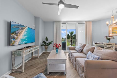 Communal lounge/ TV room, TV and multimedia, Living room, Seating area