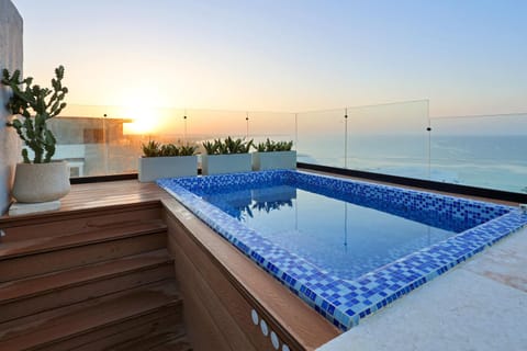 Balcony/Terrace, Swimming pool, Sunrise