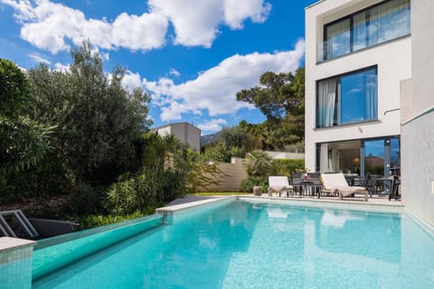 Property building, Patio, Spring, Day, Garden, Garden view, Pool view, Swimming pool, Swimming pool, sunbed
