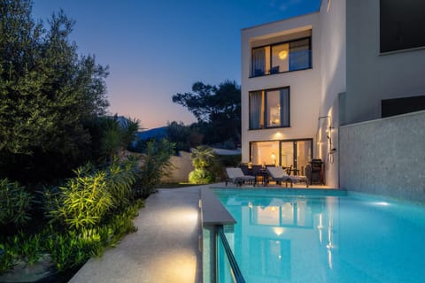 Night, Garden, Balcony/Terrace, Pool view, Swimming pool