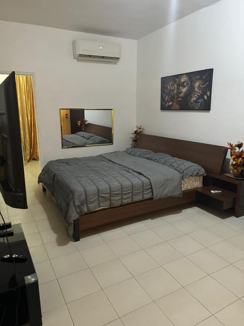 Bed, Photo of the whole room, Bedroom, air conditioner