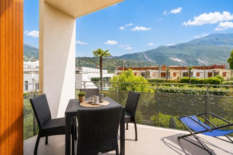Day, Summer, View (from property/room), Balcony/Terrace, Dining area, Mountain view, Pool view