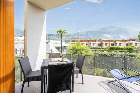 Day, Balcony/Terrace, Balcony/Terrace, Dining area, Mountain view
