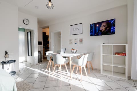 TV and multimedia, Kitchen or kitchenette, Dining area