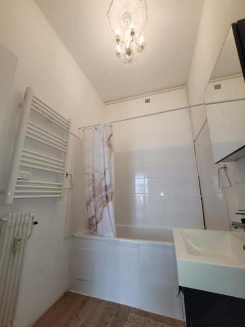 IDEAL appartement 6 PERS Gare LILLE FLANDRES Apartment in Lille