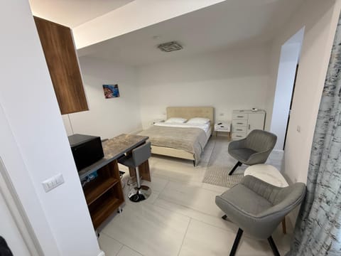 Seating area, Bedroom