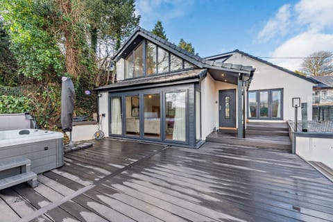 Property building, Hot Tub