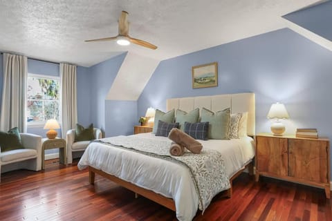 Family & dog-friendly house w pool & entertainment galore! Halfway to Downtown Savannah and Tybee Beach House in Jasper County