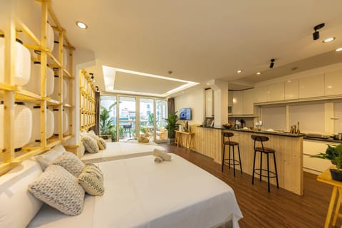 Bed, Living room, Photo of the whole room, Seating area, Bedroom