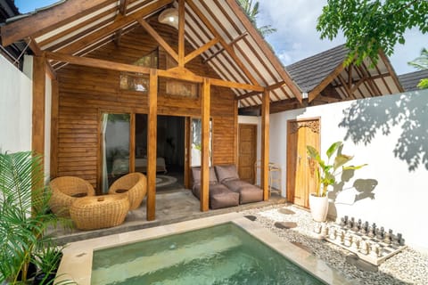 Property building, Patio, Day, Natural landscape, Garden, Balcony/Terrace, Living room, Decorative detail, Seating area, Garden view, Pool view, Swimming pool, sunbed