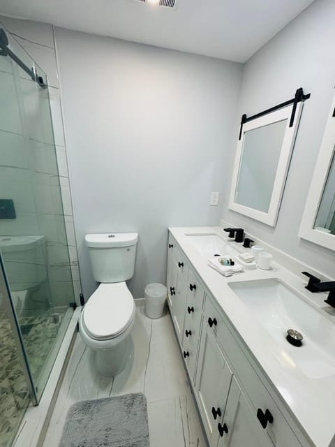 5 Bedroom Home Location & Charm House in Miami