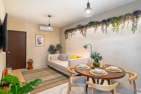 TV and multimedia, Living room, Photo of the whole room, Seating area, Dining area