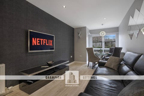 TV and multimedia, Living room, Seating area, Dining area