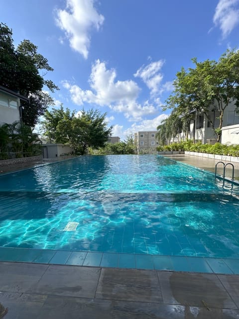 Swimming pool, Swimming pool