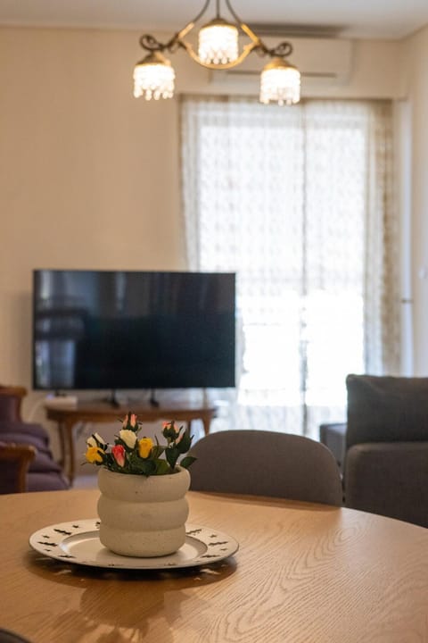 TV and multimedia, Living room, Seating area, Dining area, Evening entertainment