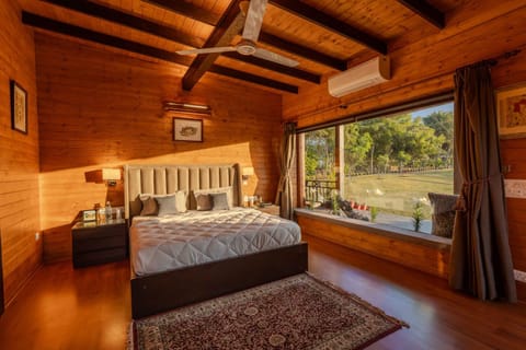 Bed, Natural landscape, Photo of the whole room, Bedroom, Lake view, River view