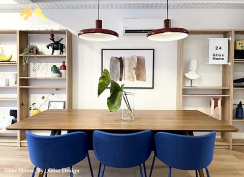 Living room, Seating area, Dining area, hair dresser