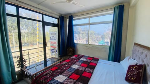 Bed, View (from property/room), Photo of the whole room, Mountain view