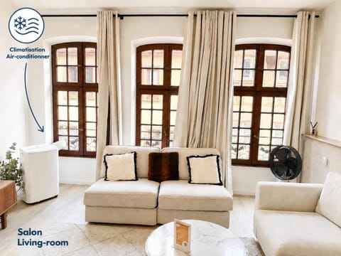 Living room, air conditioner