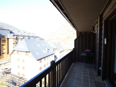 Property building, View (from property/room), Balcony/Terrace, Mountain view