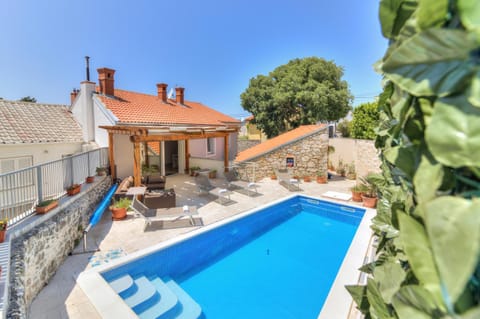 Property building, Patio, Pool view, Swimming pool, sunbed