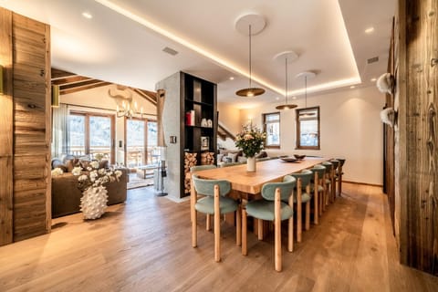 Seating area, Dining area