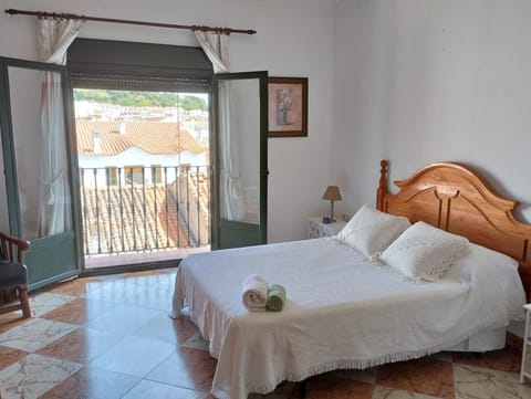 Bed, View (from property/room), Balcony/Terrace, Photo of the whole room, Bedroom, heating, internet, towels, wardrobe