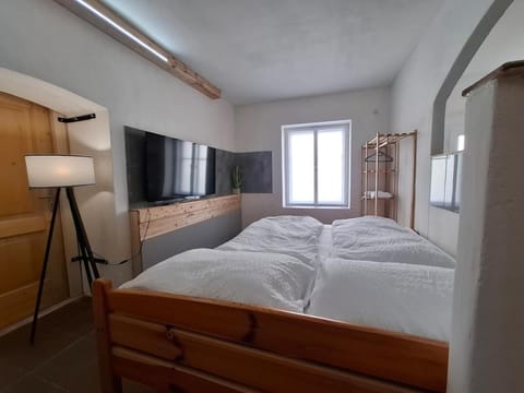 TV and multimedia, Bedroom, wardrobe